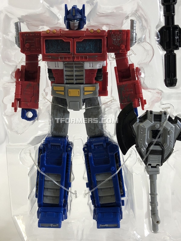 Review Siege Optimus Prime Voyager War For Cybertron  (8 of 45)